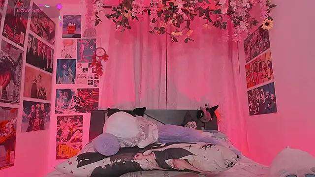 MissCurvyTop webcam