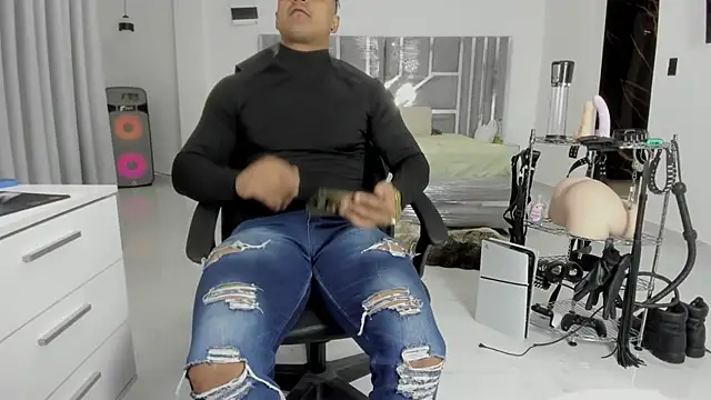 master_leather webcam