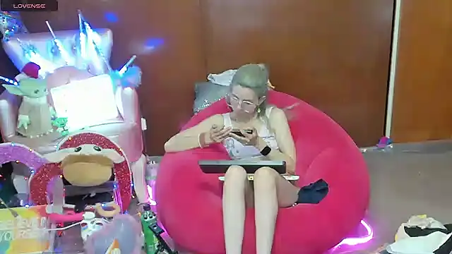 Skinygirl webcam