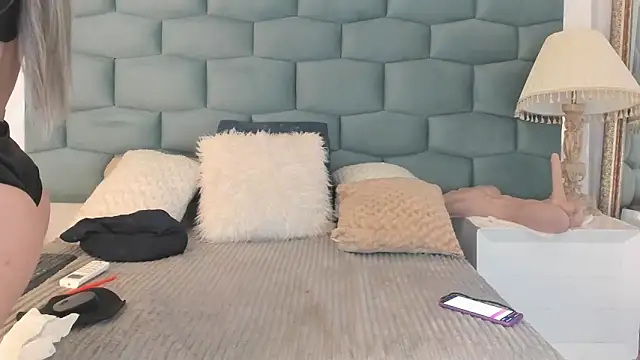 MiaMancini webcam