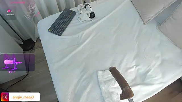 angiee_roses webcam