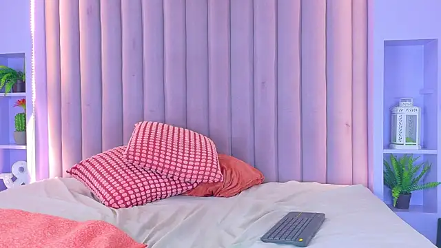 SarahSmith__ webcam