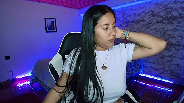 Camila_IRoose webcam