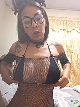 DulceTraviesa77 webcam