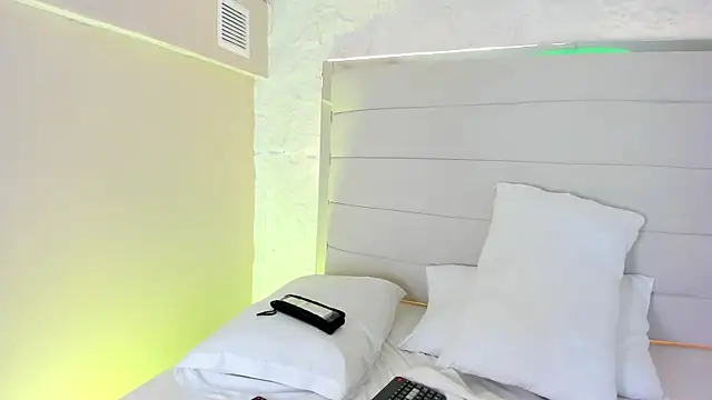 Ali_Hamilton webcam