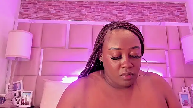 ShaniaBrownn webcam