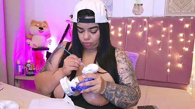 MiahJoness webcam