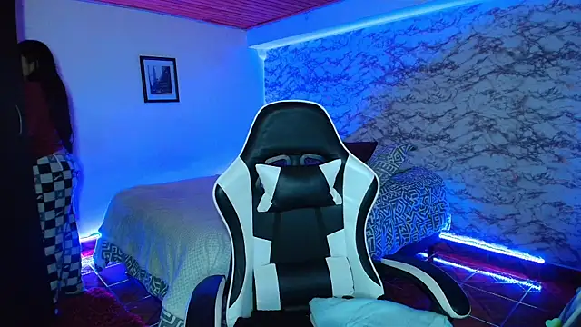 Camila_IRoose webcam