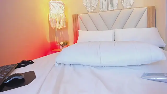 NahimiThompson webcam