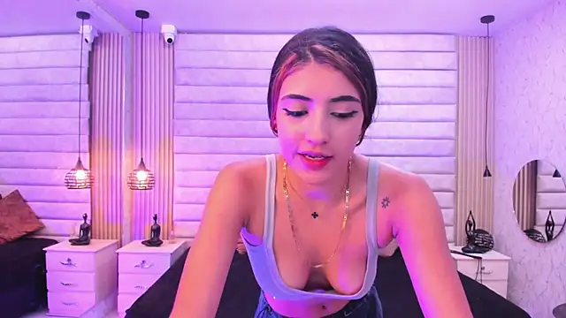 VictoriaaBlair webcam
