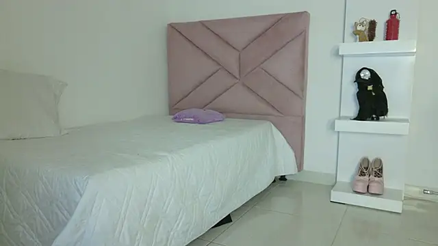 eva_sin18 live sex cam