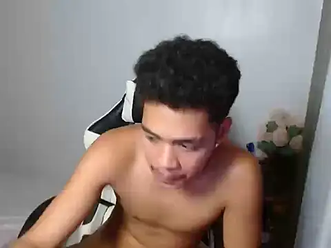 curlyasian_njxx webcam