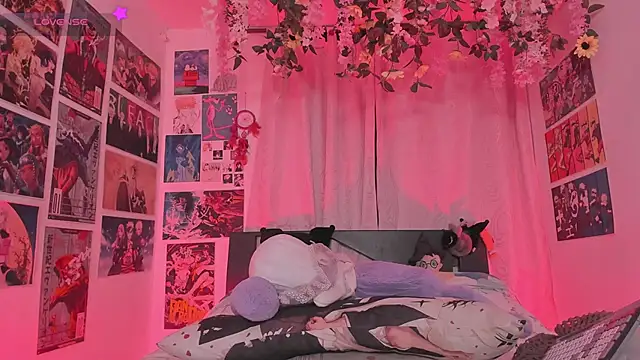 MissCurvyTop webcam