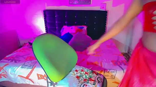 AlondraGill_11 webcam