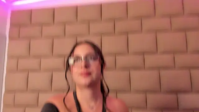 PamelaDumont webcam