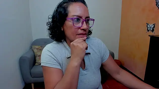 scarlet_wet webcam