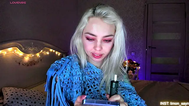 LillyMoure_ webcam