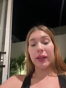 Nikii__ from StripChat is Freechat