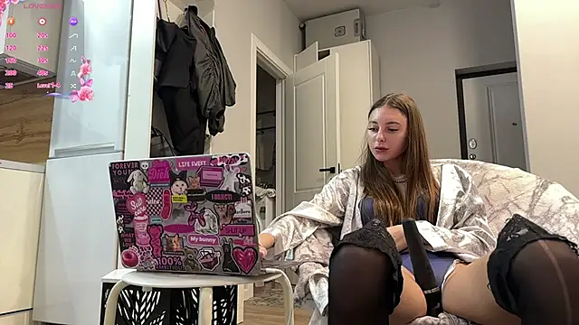 selena_favn webcam