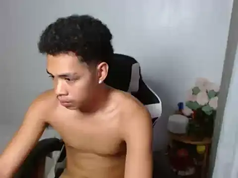 curlyasian_njxx webcam