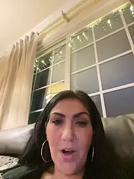  LittleMissEeve chat room