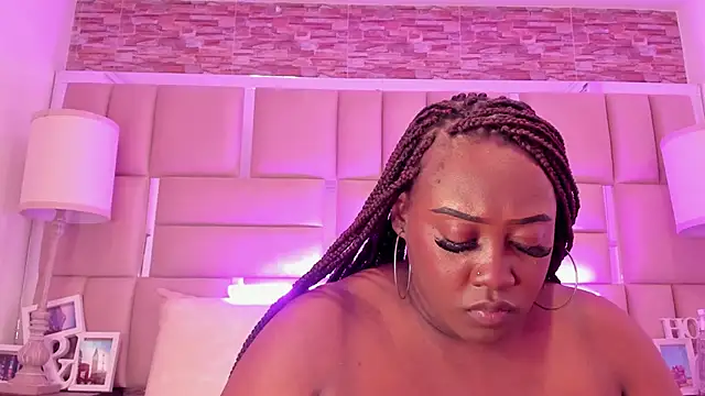 ShaniaBrownn webcam