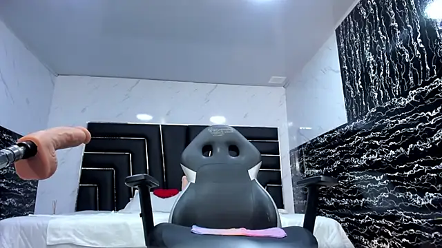 Ladyy_Scarlett webcam