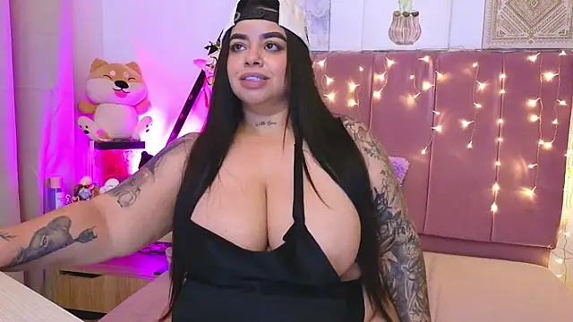 MiahJoness webcam