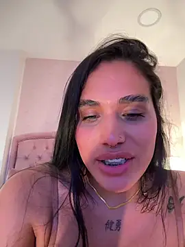 Bella__Wood webcam