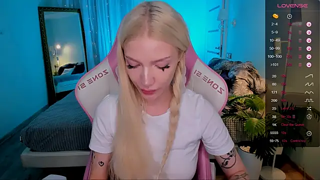 AnyaTaylor_ webcam