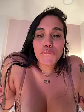 Bella__Wood webcam