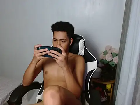 curlyasian_njxx webcam