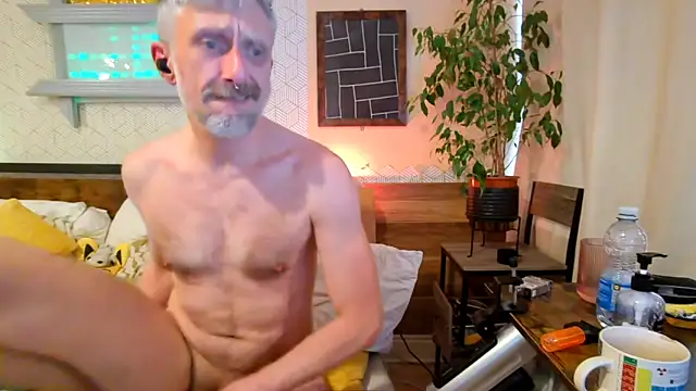 your-new-hoT-uncle webcam