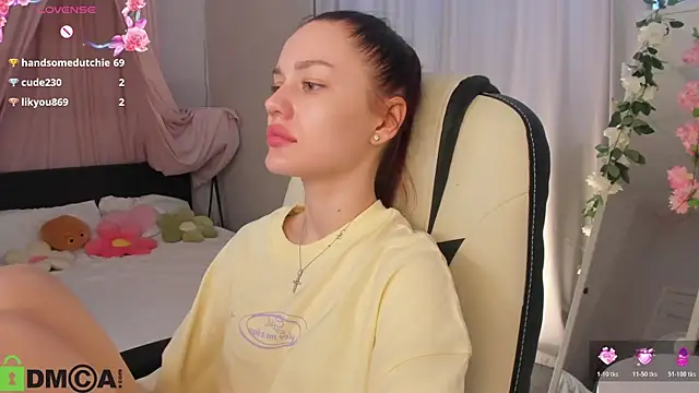 Aria_Mila webcam