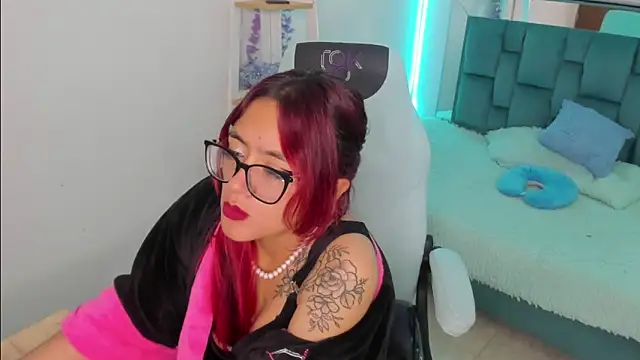 Sara_Red_X webcam