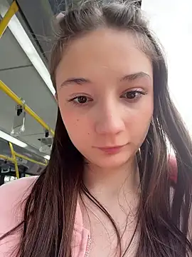 hiding-mila webcam