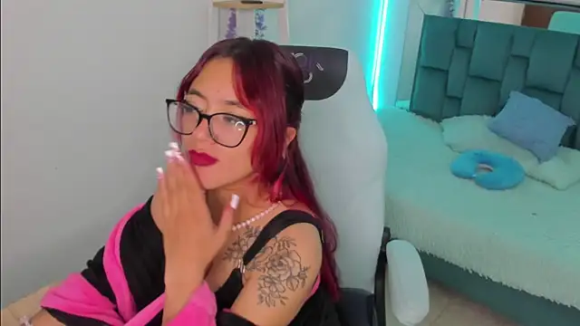 Sara_Red_X webcam