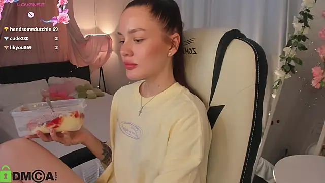 Aria_Mila webcam