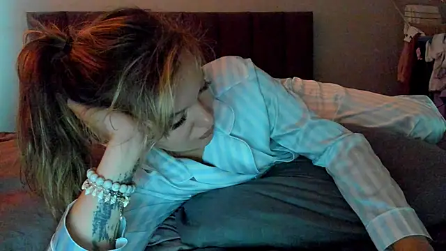foxy_blond webcam
