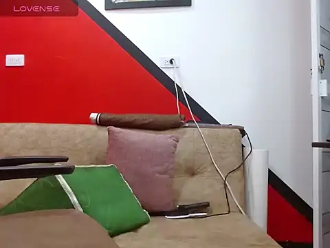 miss_tinnymafe webcam