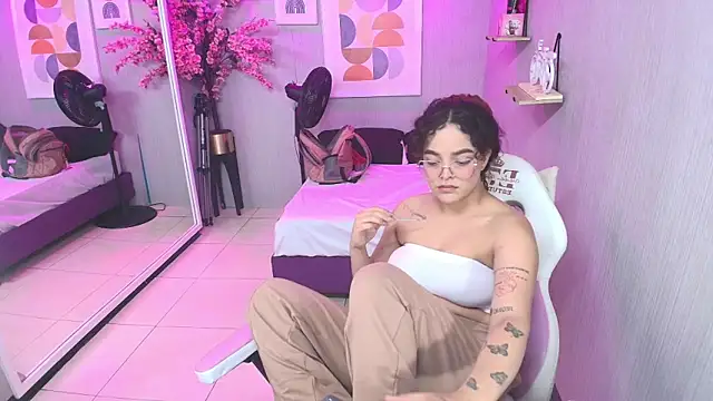 Maggy_t18 webcam