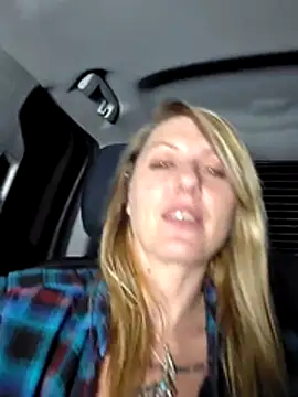 SheIsSomething webcam