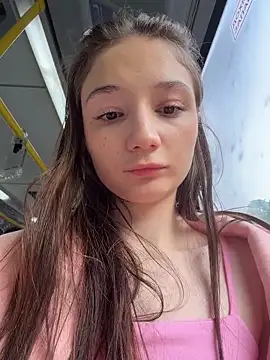hiding-mila webcam