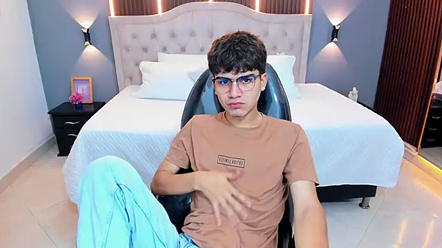Tommy18__ webcam