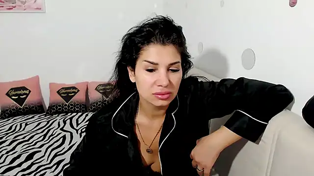 NickyHotXO webcam