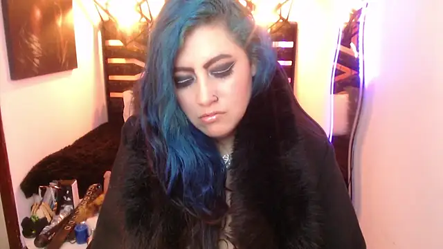 scarleth_blue