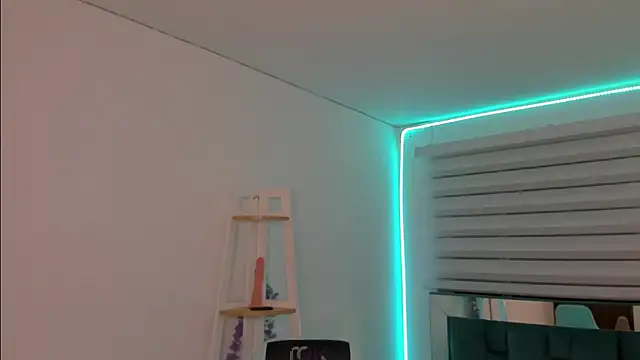 Sara_Red_X webcam