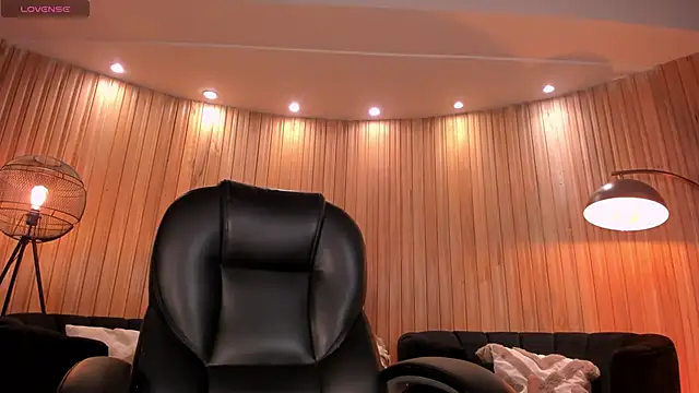 KayraLanne webcam