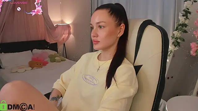 Aria_Mila webcam