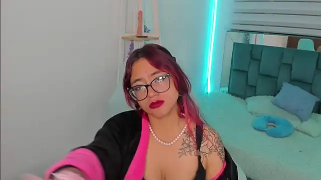 Sara_Red_X webcam